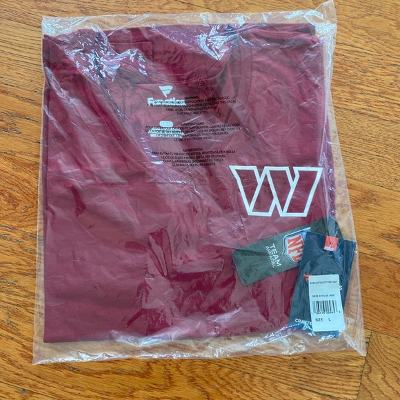 Women’s Washington Commanders shirt - Picture 2 of 2